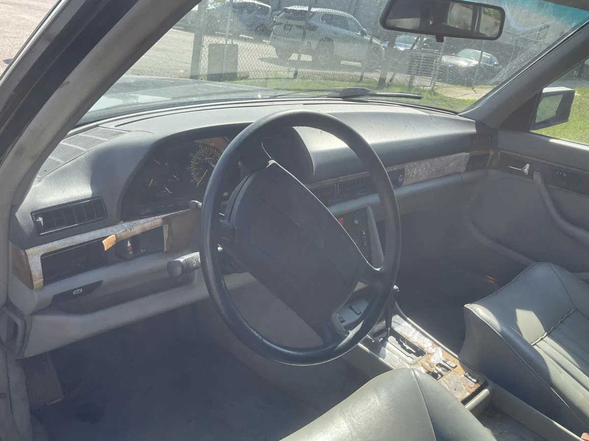 Mercedes SEL 560 V8 12