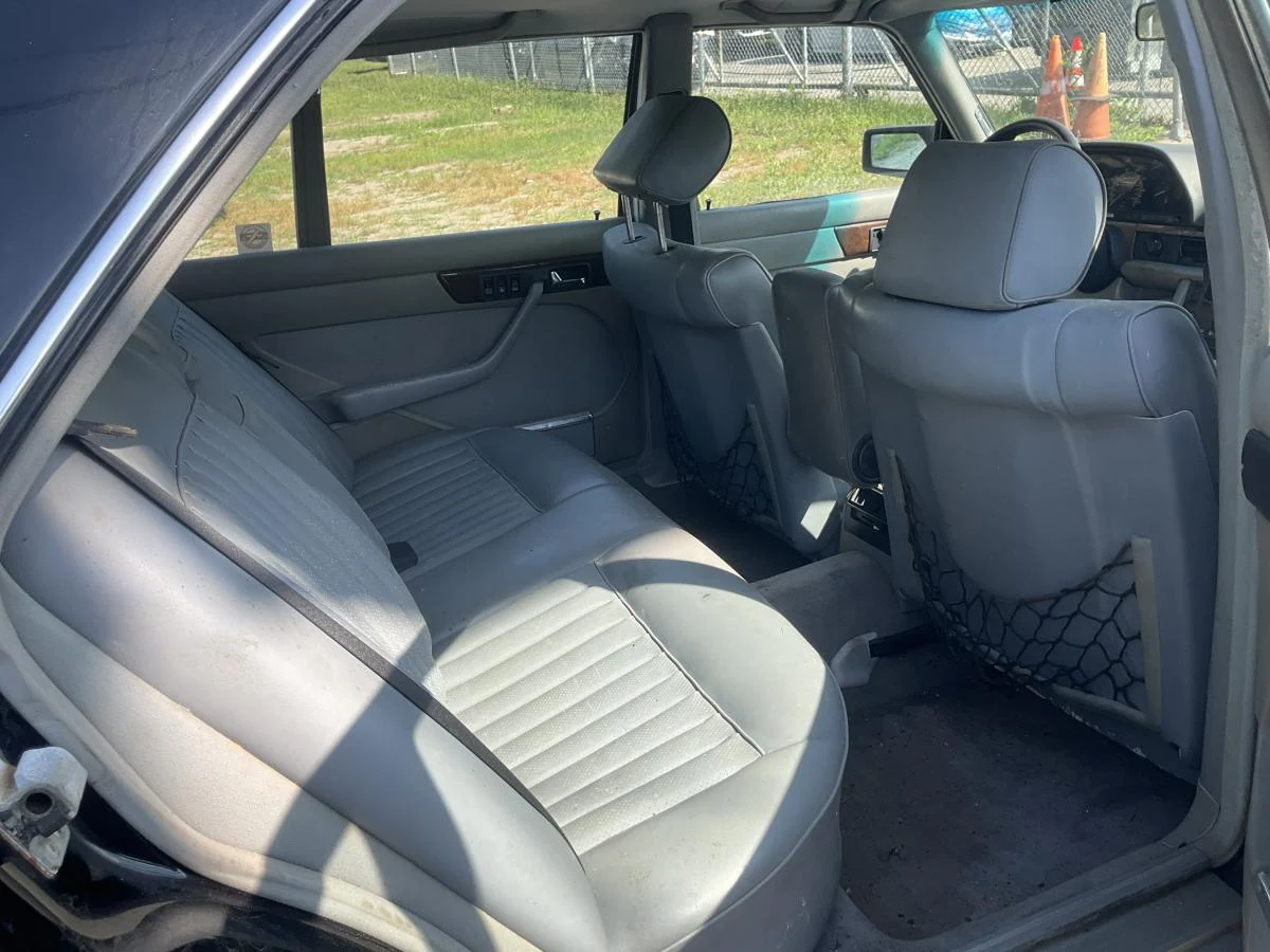 Mercedes SEL 560 V8 2